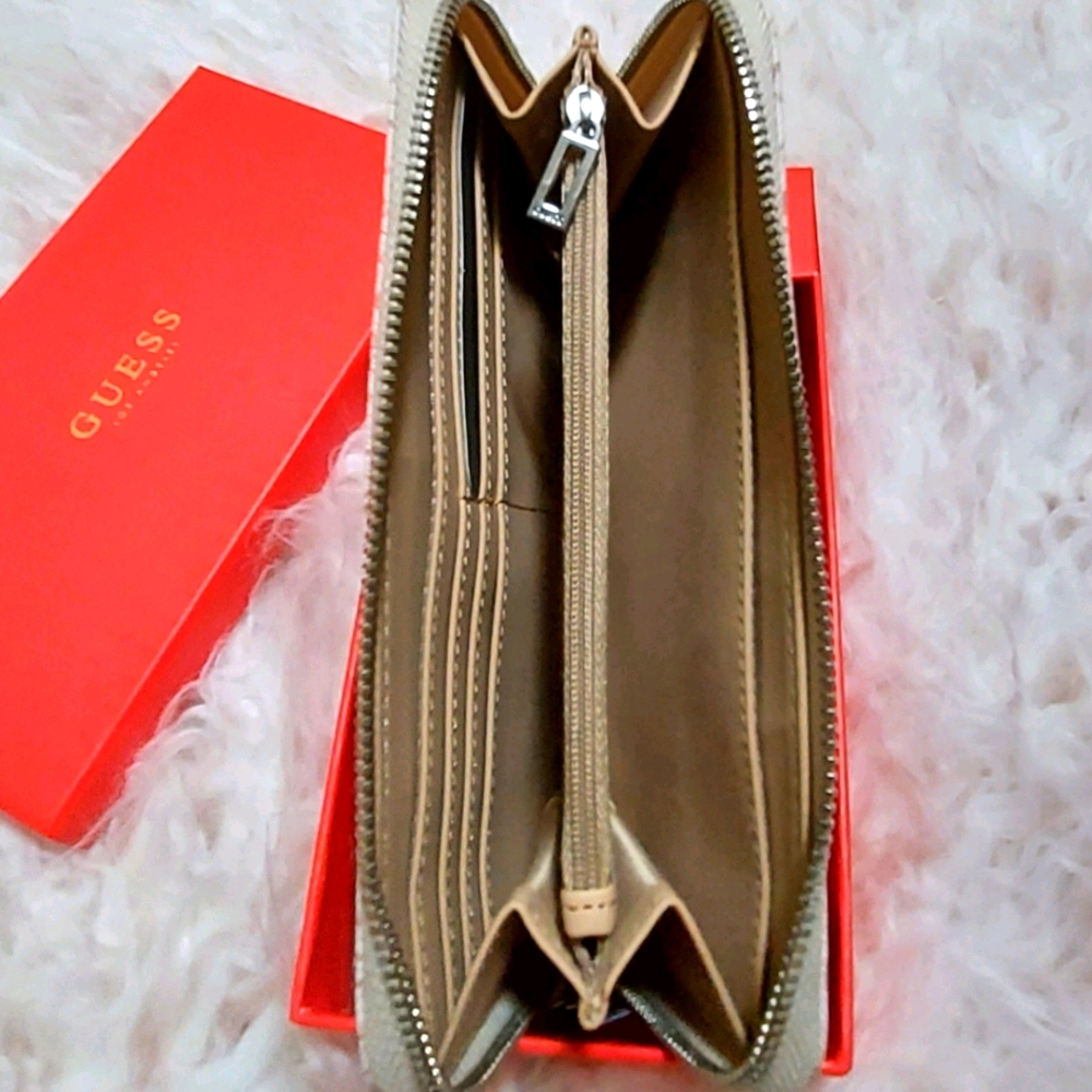 GUESS Wallet - Picture 2 of 2